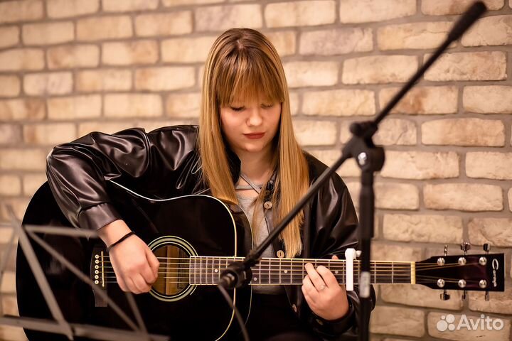 Уроки игры на гитаре в студии