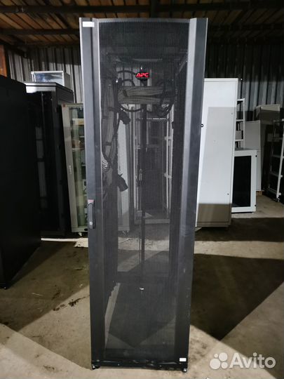 Серверный шкаф APC NetShelter SX 42U (AR3100)