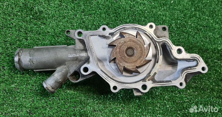 Насос водяной (помпа) Мерседес Vito Viano W639