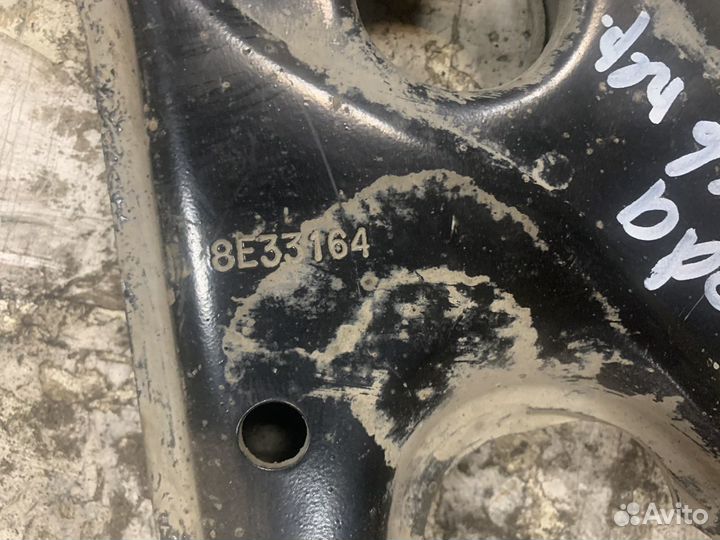 Рычаг левый Skoda Octavia А4