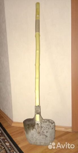 Лопата совковая с черенком