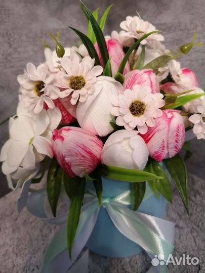 Тюльпаны в коробке