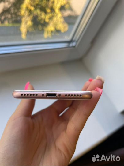Телефон iPhone 7