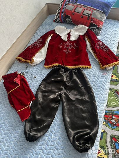 Продам костюм, без шляпы