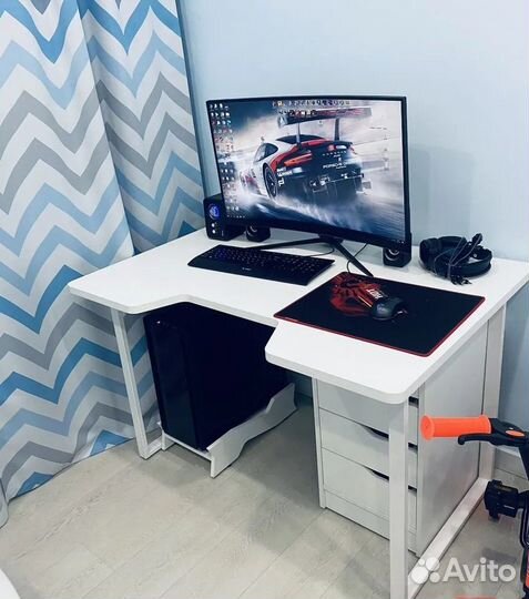 Компьютерный стол