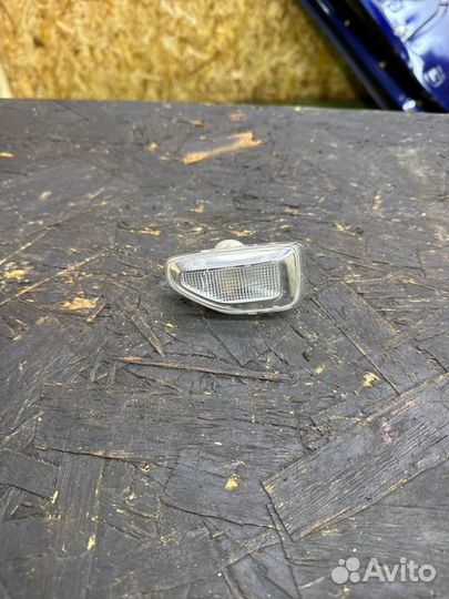 Повторитель поворота в крыло левый Renault Logan 2