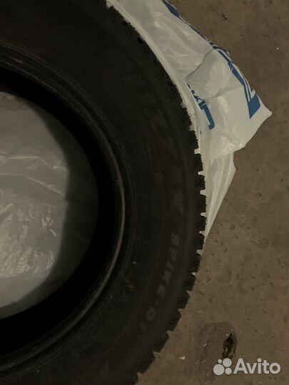 Bridgestone Blizzak Spike-01 205/70 R15 96T