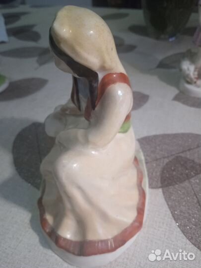 Статуэтка Девушка с кувшином Ереван