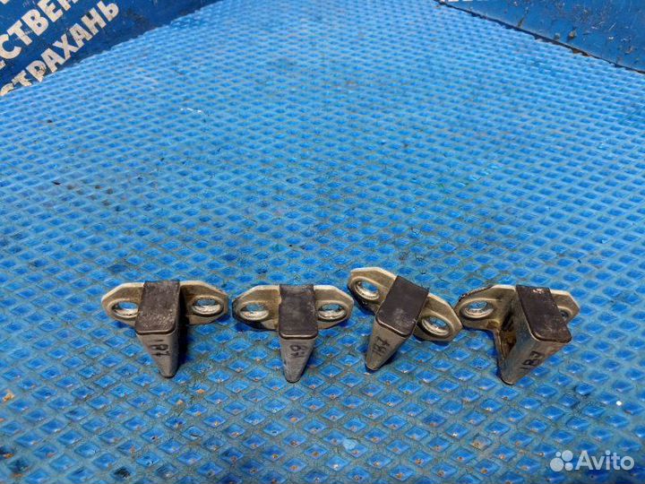 Ответная часть замка двери Mercedes-Benz W202