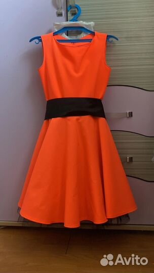 Платье для девочки (примерно 4-5 класса )