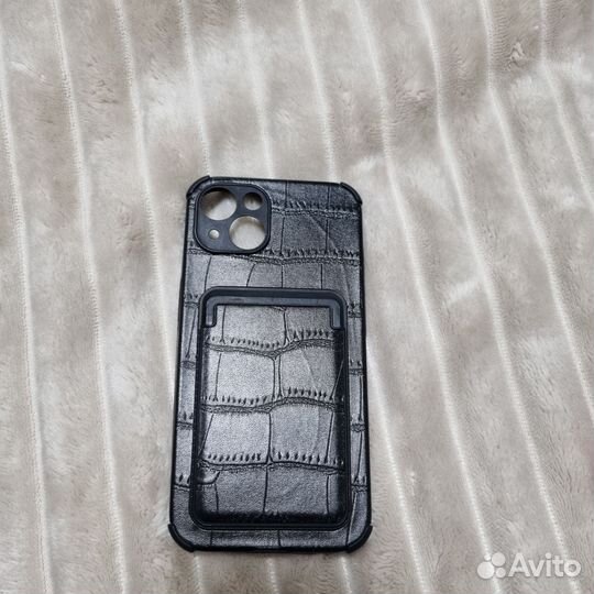 Чехлы на iPhone 13