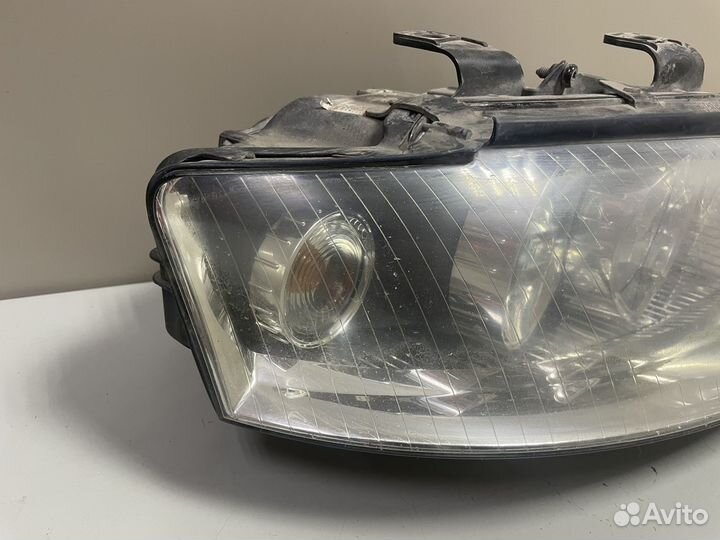 Фара правая ксенон Audi A4 8E B6 Ауди А4 8Е Б6