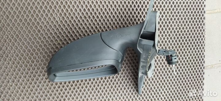 Зеркало правое Volkswagen Polo 2012