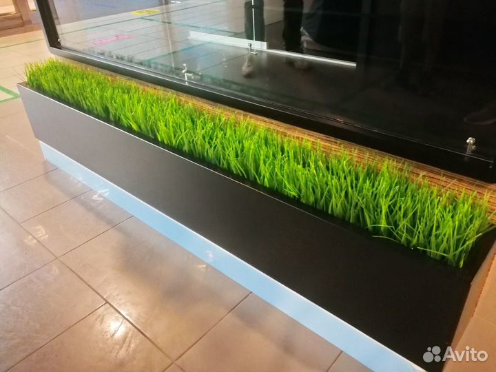 Искусственная трава, зелень и цветы в композициях