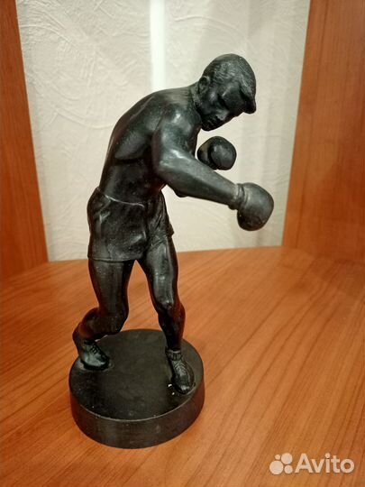 Статуэтка боксер