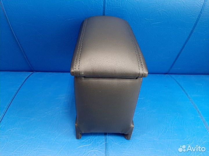 Подлокотник Skoda octavia A4 Tour