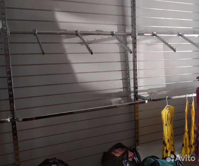 Пристенная стойка для одежды