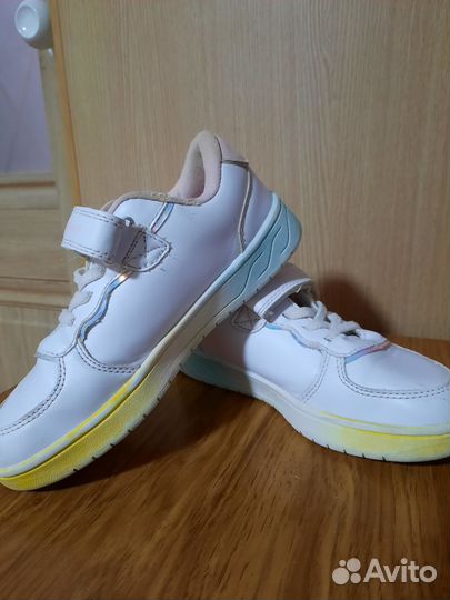 Кроссовки для девочки