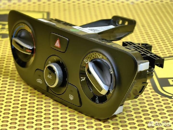 Блок управления климатической установкой Hyundai Solaris