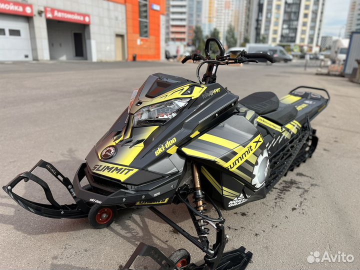Снегоход BRP Summit X Expert turbo