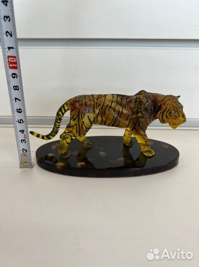 Янтарная статуэтка Тигр