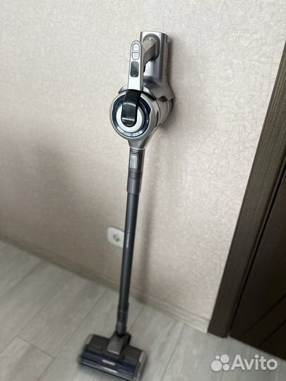 Пылесос вертикальный беспроводной redmond RV-UR380