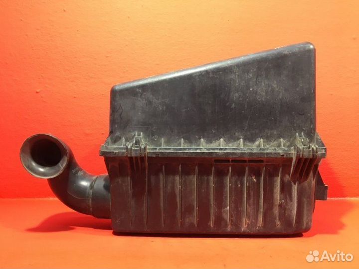 Корпус воздушного фильтра Toyota Rav4 2 1zzfe 2003