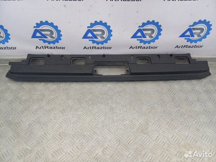 Накладка замка багажника Land Rover Discovery 5