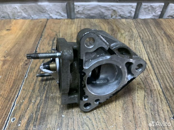 Toyota Corolla E18 Корпус термостата 1.6 1zrfe