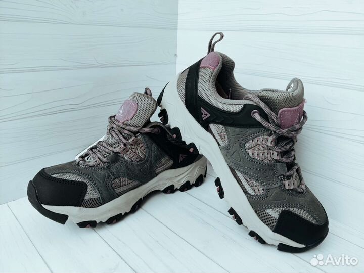 Кроссовки женские новые