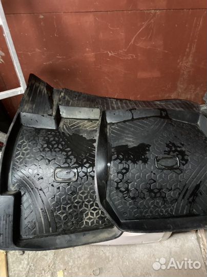 Автомобильные резиновые коврики ларгус рено
