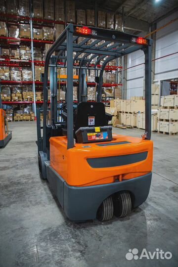 Погрузчик, Вилочный погрузчик 2 т