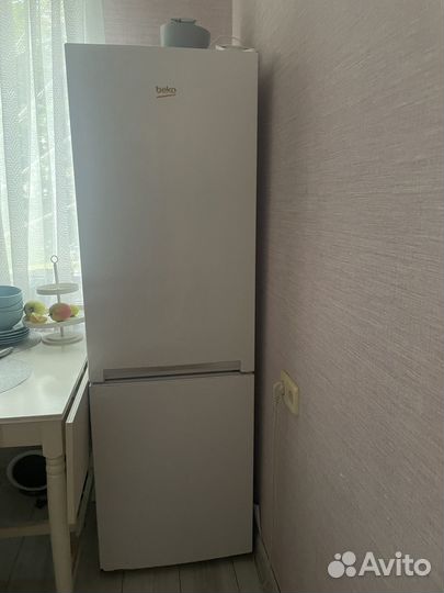 Узкий холодильник Beko с системой No Frost (б/у)