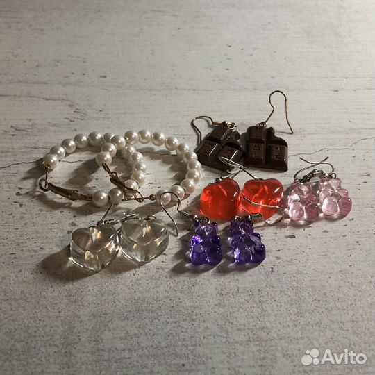 Серьги, значки, кольца