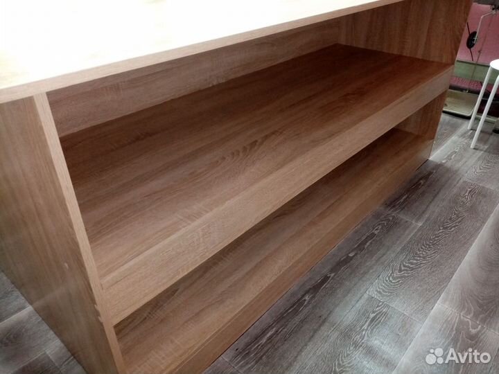 Раскроечный стол с выдвижными ящиками и полками, н