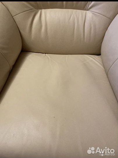 Кожанное кресло