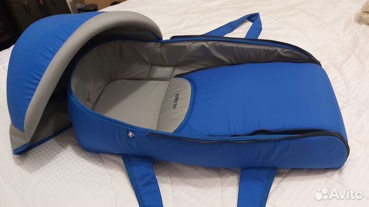 Детская кроватка с маятником белая