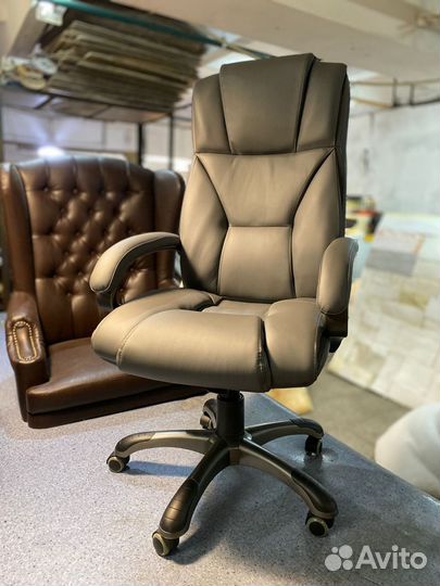 Офисное кресло