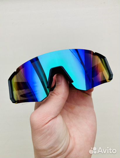 Чёрные спортивные очки солнцезащитные