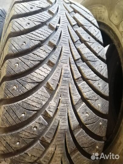 Sava Eskimo Stud 215/65 R16 98T