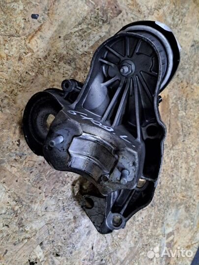 Опора двигателя правая Audi A6 C6 4F AUK 2006