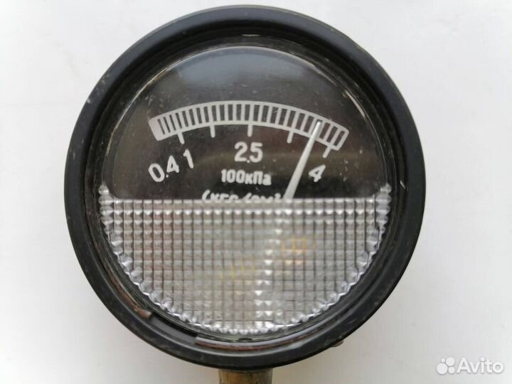 Манометр для измерения давления шин