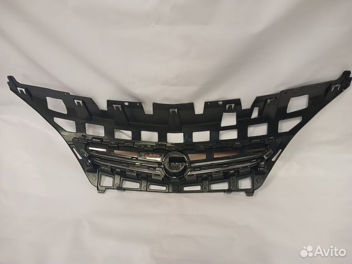 Решетка радиатора Opel Astra j gtc