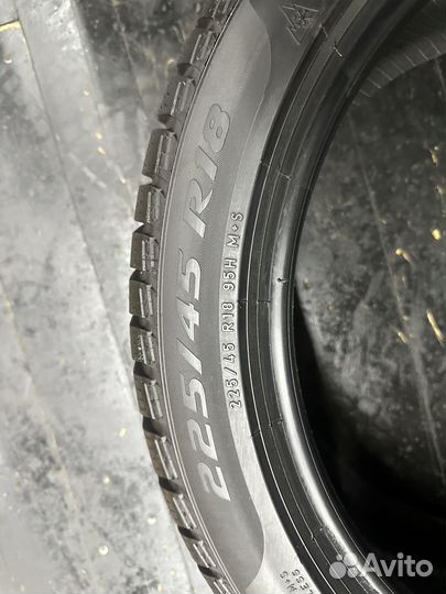 Pirelli Winter Sottozero 3 225/45 R18