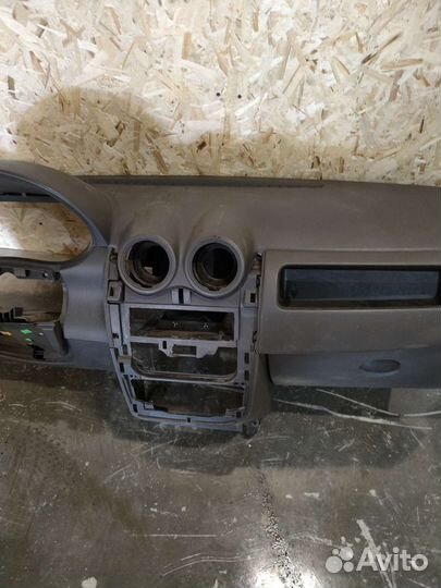 Торпедо Renault Logan 1 рестайлинг