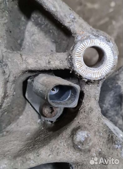 Поворотный кулак задн в сборе Volkswagen Passat B7