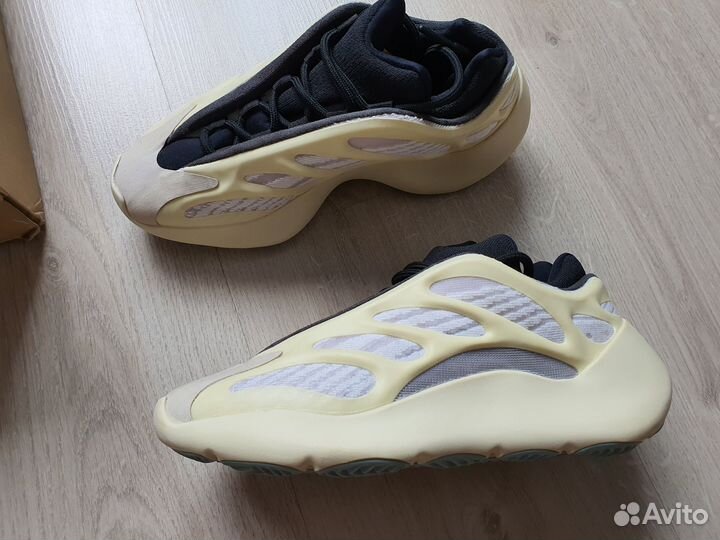 Кроссовки Adidas yeezy boost 700 v3 36 eur