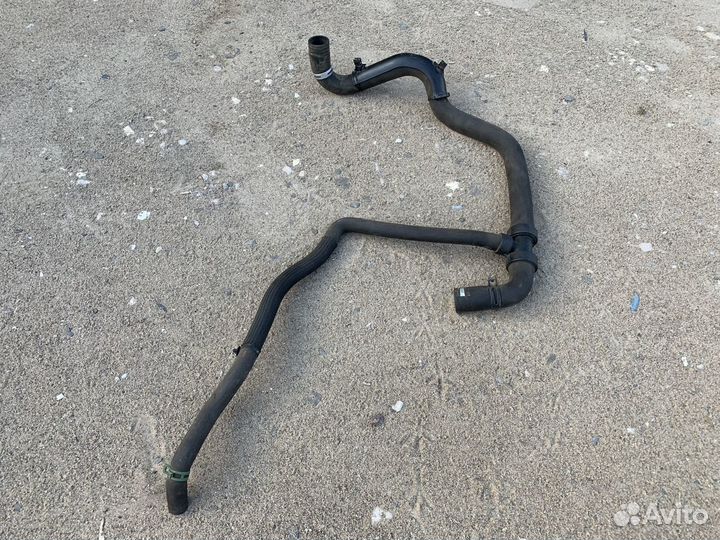 Патрубок охлаждения Renault