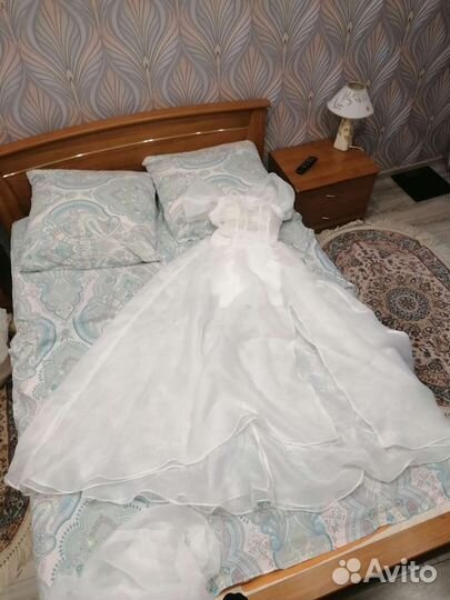 Свадебное платье новое размер 44
