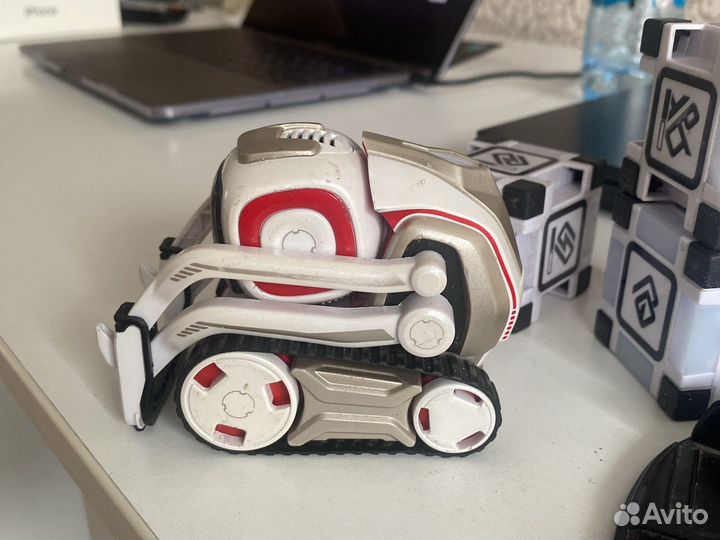 Робот anki cozmo